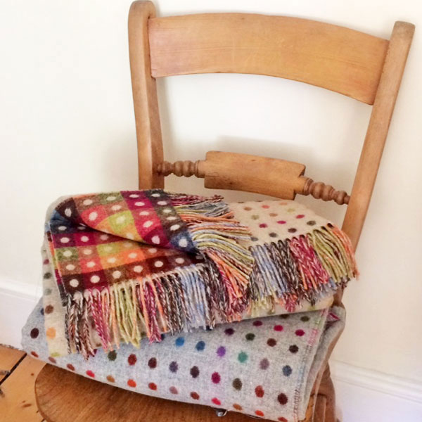 Multi discount coloured throw